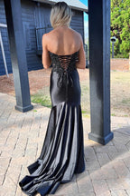 Donya | Vestido de Cetim Preto para Baile com Renda e Fenda, Estilo Sereia e Decote Coração