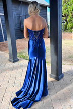 Donya | Vestido de Cetim Preto para Baile com Renda e Fenda, Estilo Sereia e Decote Coração