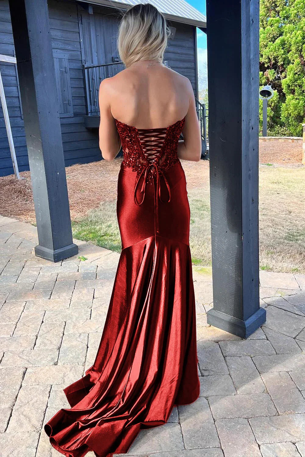 Donya | Vestido de Cetim Preto para Baile com Renda e Fenda, Estilo Sereia e Decote Coração