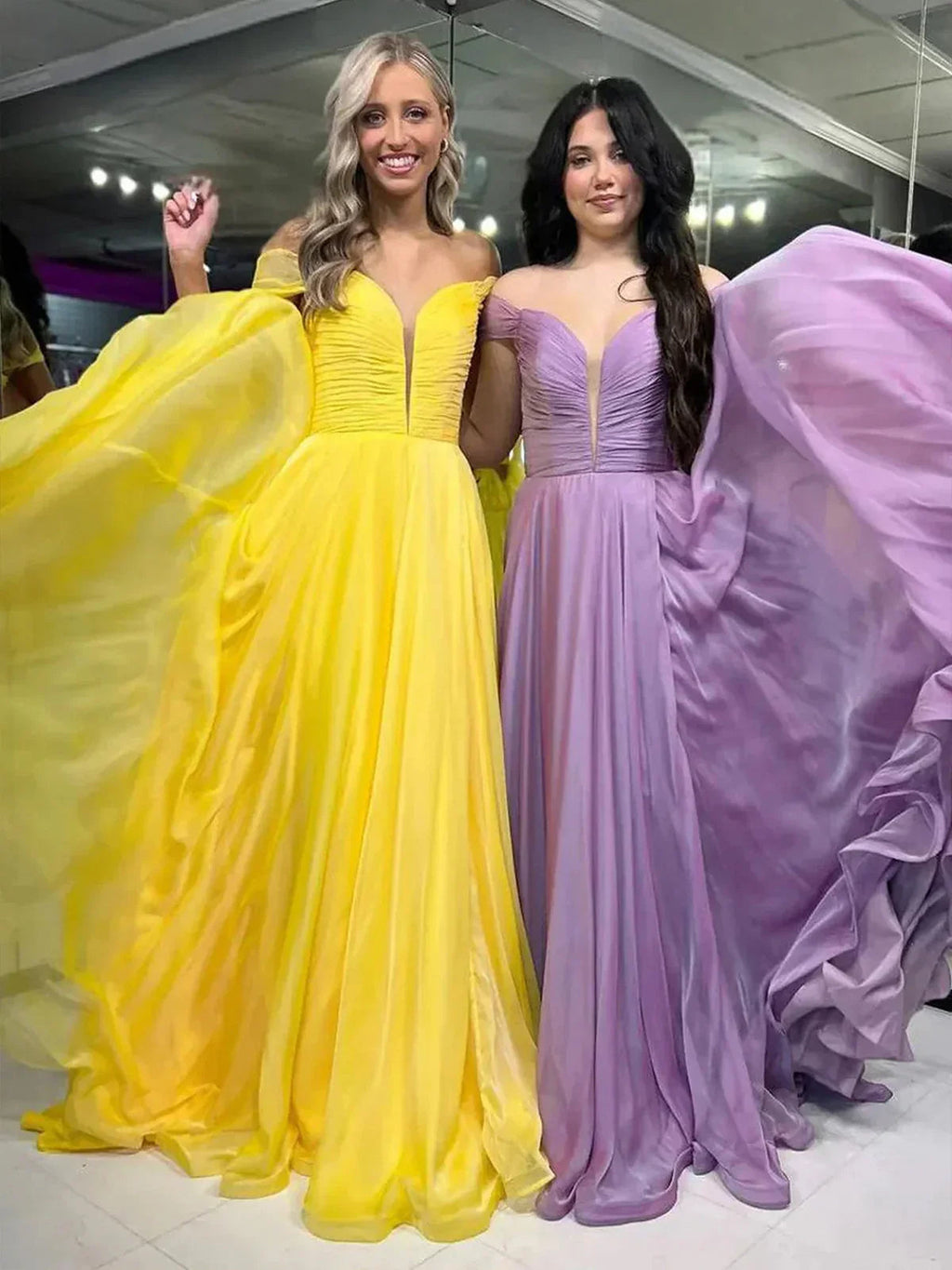 Dorita | Robes longues de bal en mousseline à ligne décolletée épaules dénudées
