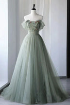 Drusilla | Vestido de Baile Verde-Sálvia com Bordados em Tule e Decote Princesa Ombro a Ombro
