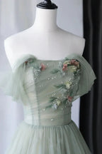 Drusilla | Vestido de Baile Verde-Sálvia com Bordados em Tule e Decote Princesa Ombro a Ombro