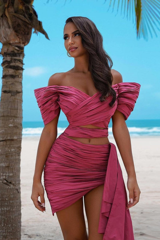 Unique Rose – Schulterfreies, kurzes Ballkleid mit Falten