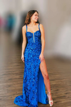 Abito da sera lungo sirena blu reale senza schienale con paillettes, applicazioni in pizzo e spacco alto