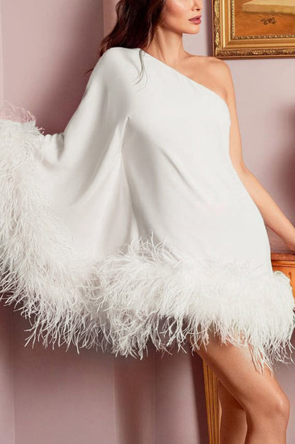Vegas Living – One-Shoulder-Party-Minikleid mit Federsaum 