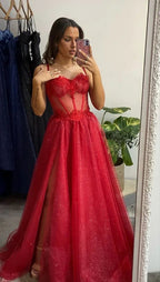 Vestidos longos de baile com renda vermelha e decote brilhante em forma de coração, vestidos formais de renda vermelha com fenda alta, vestidos de noite em renda vermelha Y1673