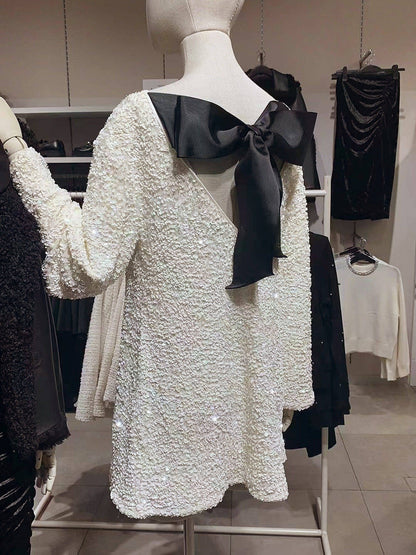 Paillettenbesetztes Kleid mit Bindeband hinten 