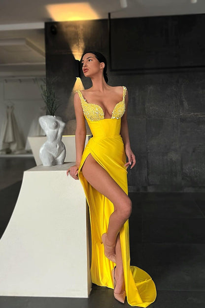 Gelbes Meerjungfrau-Ballkleid im Sweetheart-Stil mit Schlitz und Perlen
