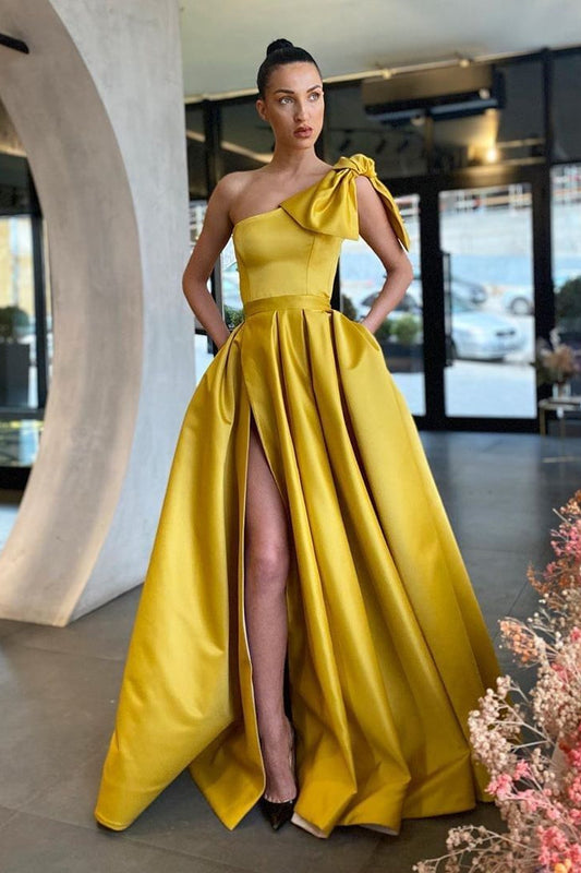 Vestido de fiesta largo de satén con un hombro al descubierto, corte A, abertura frontal y bolsillos