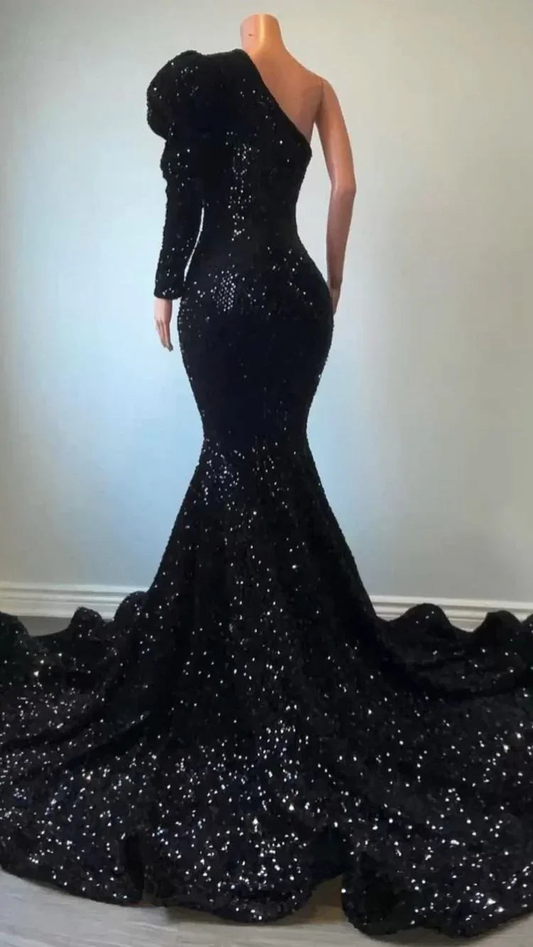 Abito lungo da sera nero con paillettes, una manica a sbuffo, modello sirena Y15