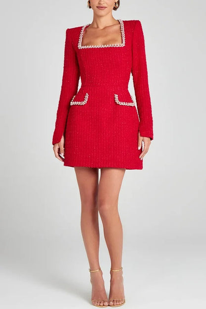 Mädchenhaftes und glamouröses Minikleid aus Tweedstoff mit Perlenbesatz und langen Schlitzärmeln 