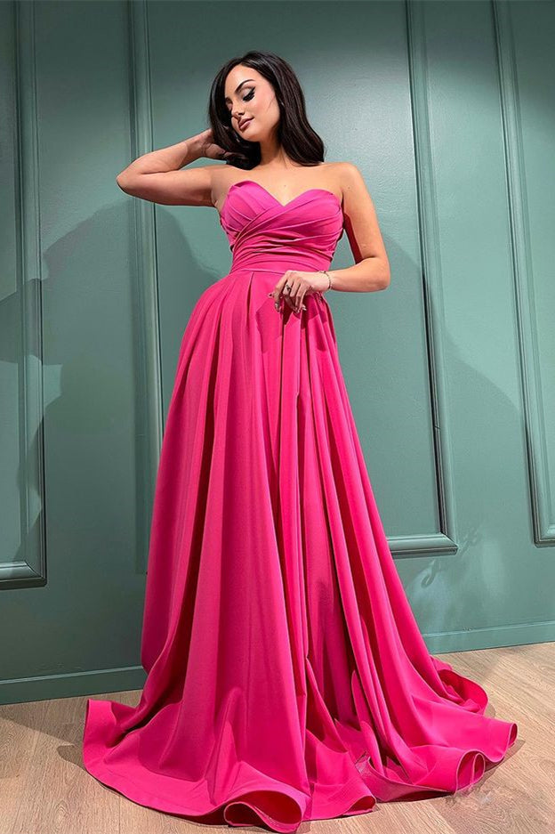 Deslumbrante vestido de noche fucsia de corte A con escote en forma de corazón y atrevida abertura