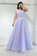 Abito da sera lilla senza spalline a linea ad A in tulle con perline e paillettes