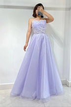 Abito da sera lilla senza spalline a linea ad A in tulle con perline e paillettes
