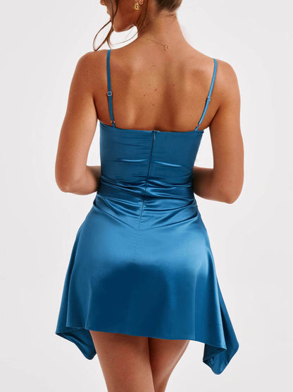 Minivestido con tirantes irregulares 