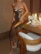 Vestido con tirantes, espalda descubierta y cuello alto 