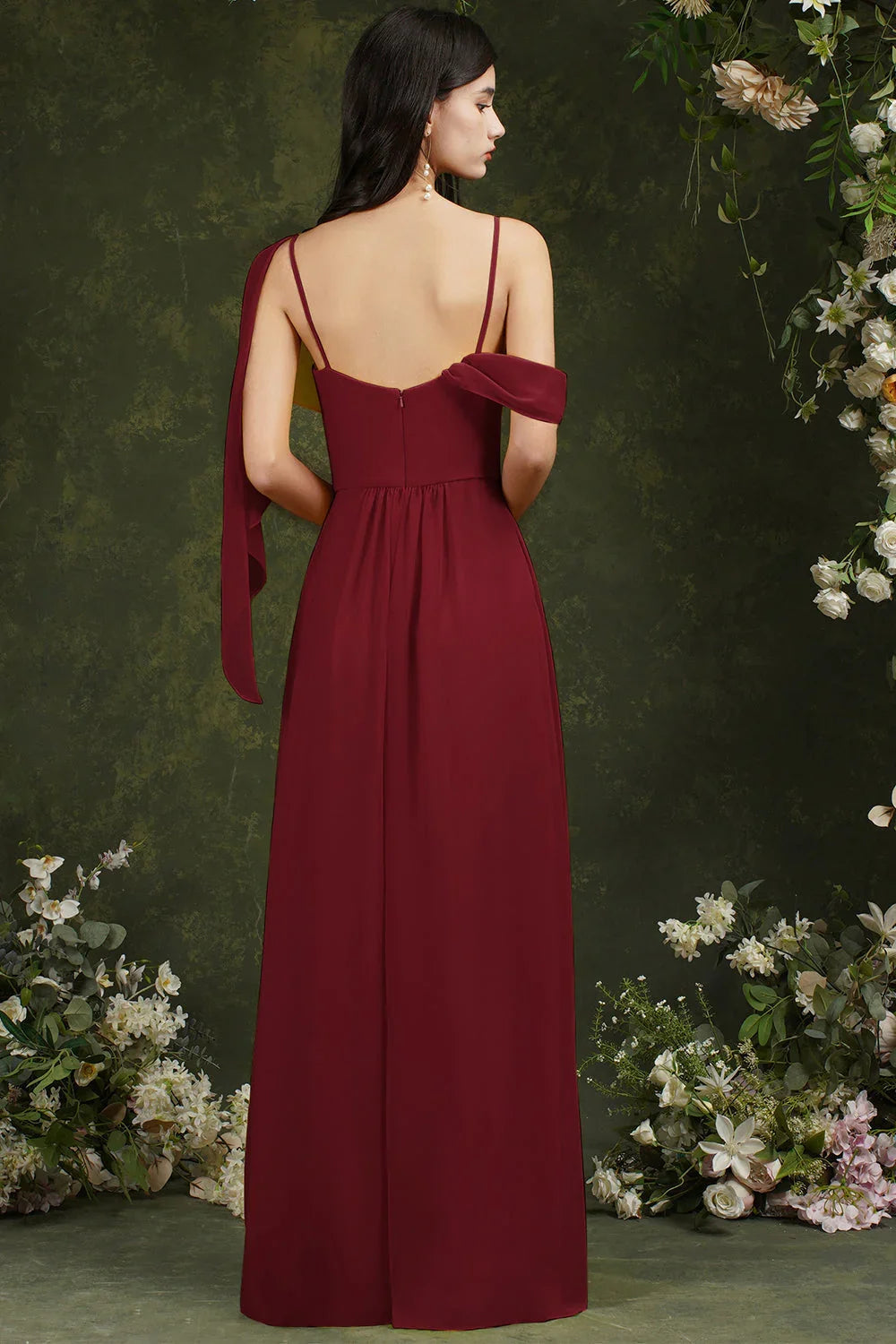 Elegante abito da damigella d'onore lungo fino al pavimento, a linea ad A, in chiffon con balze e spacco, con tasche