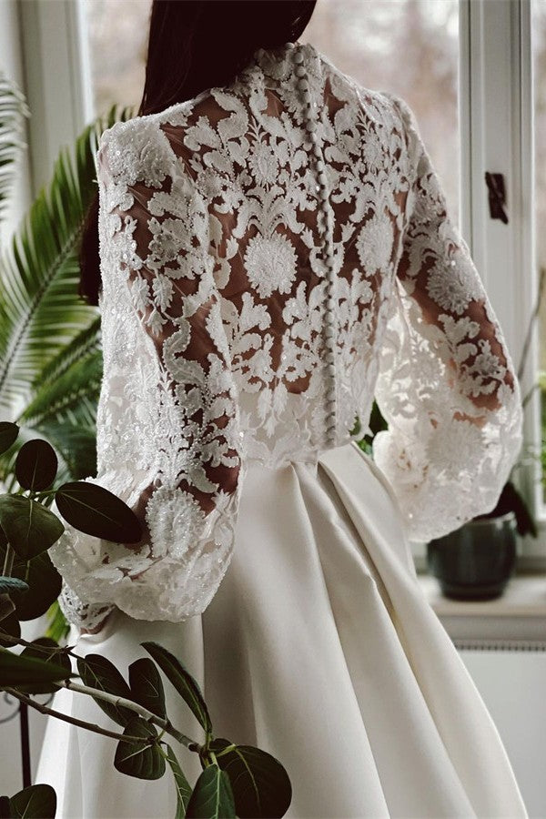 Elegantes A-Linien-Brautkleid mit hohem Halsausschnitt und langen Ärmeln aus Satinspitze