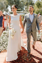 فستان زفاف أبيض ساتان أنيق بدون أكمام بقصة على شكل حرف A مع ذيل