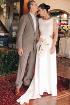 فستان زفاف أبيض ساتان أنيق بدون أكمام بقصة على شكل حرف A مع ذيل