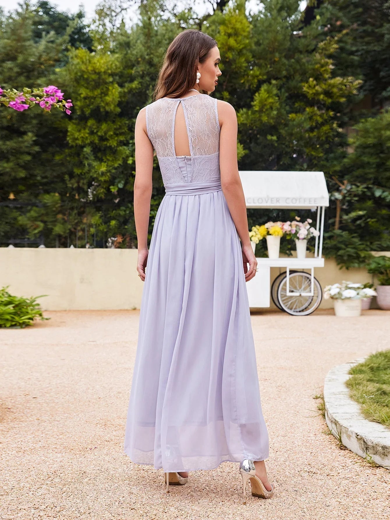 Eleganti abiti da damigella d'onore in chiffon senza maniche con scollo a U e linea a trapezio