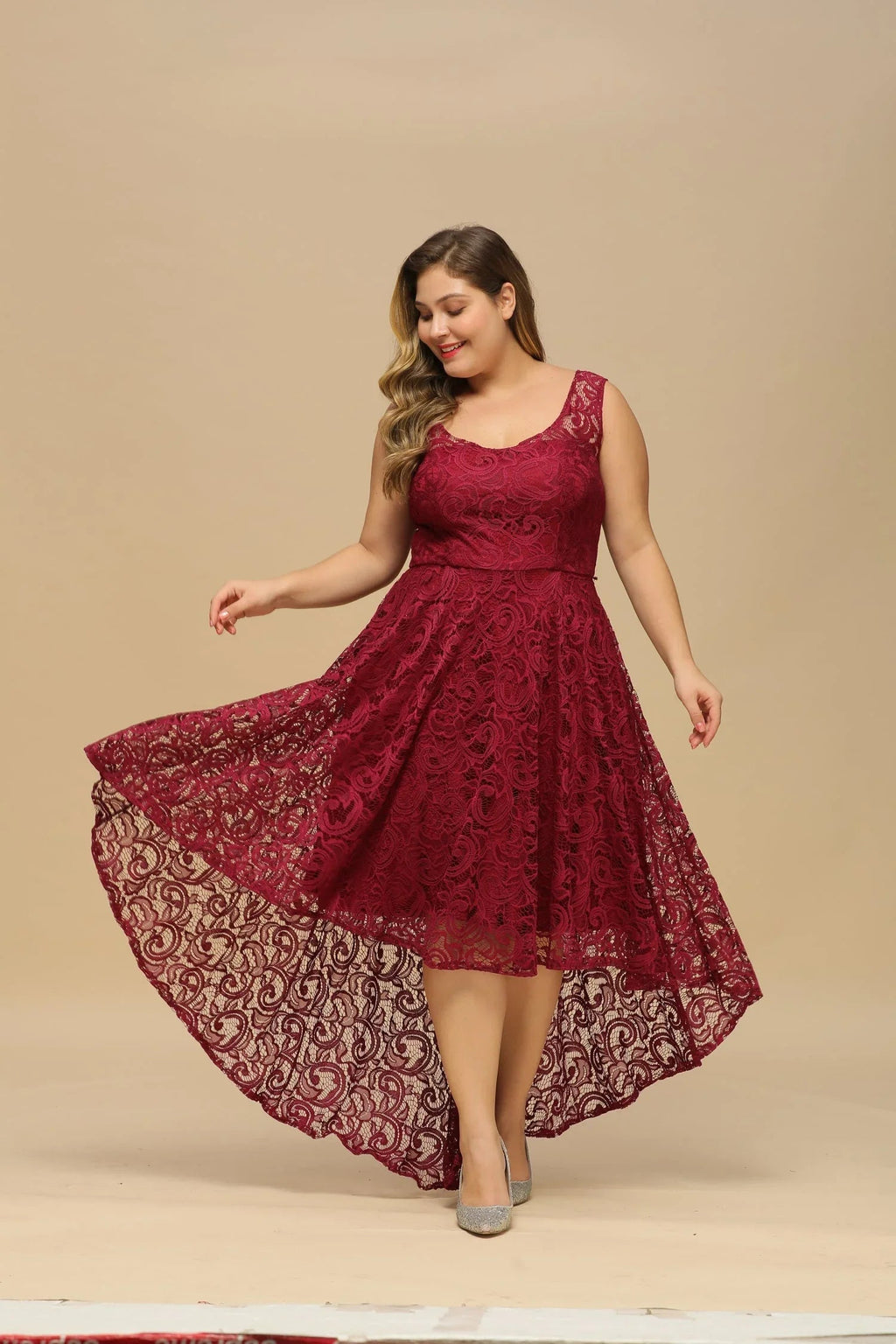 Vestido elegante de dama de honor sin mangas con escote redondo y falda en línea A de encaje