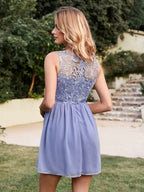 Elegantes A-Linien Kleid mit U-Boot-Ausschnitt, ärmellos, mit Rüschen, aus Satin und Spitze, kurzes Brautjungfernkleid