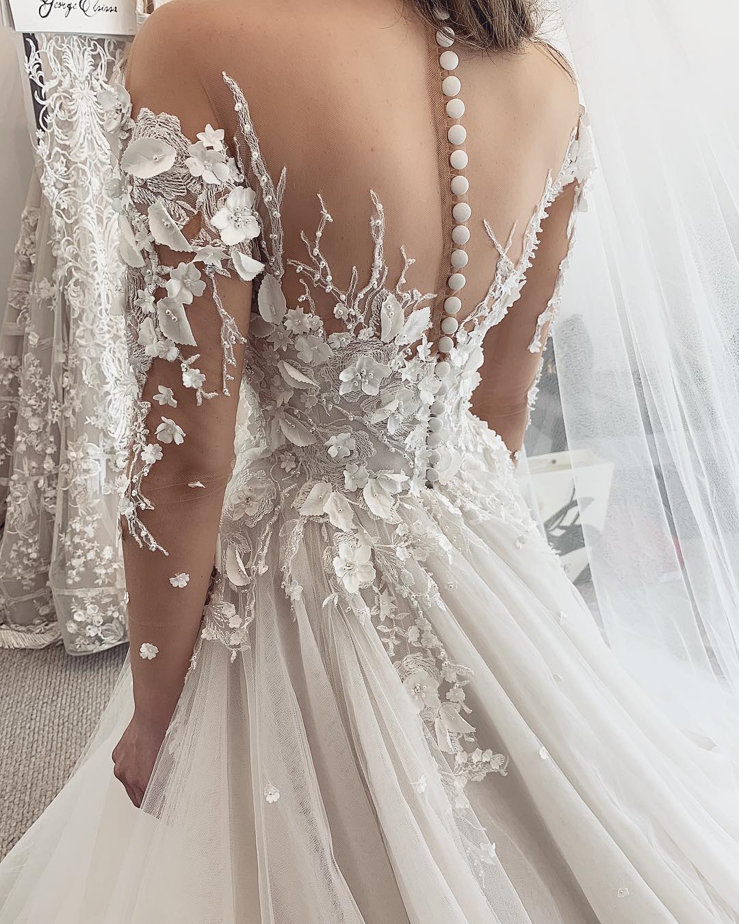 Robe de mariée élégante en ligne A, col cœur, manches longues, appliques en dentelle et tulle