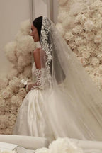 Abito da sposa bianco elegante a linea ad A in tulle con scollo a U e senza maniche, decorato con applicazioni