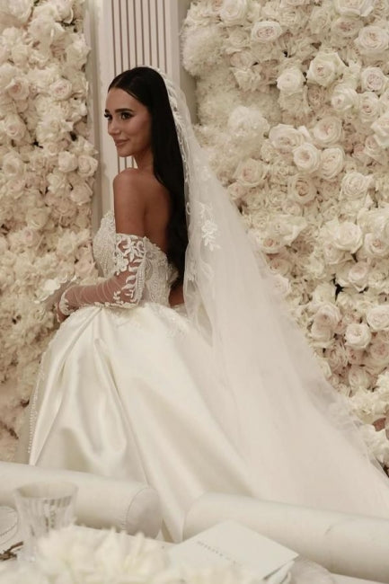 Robe de mariée blanche élégante en tulle, ligne A, décolleté arrondi, sans manches, ornée d'appliques