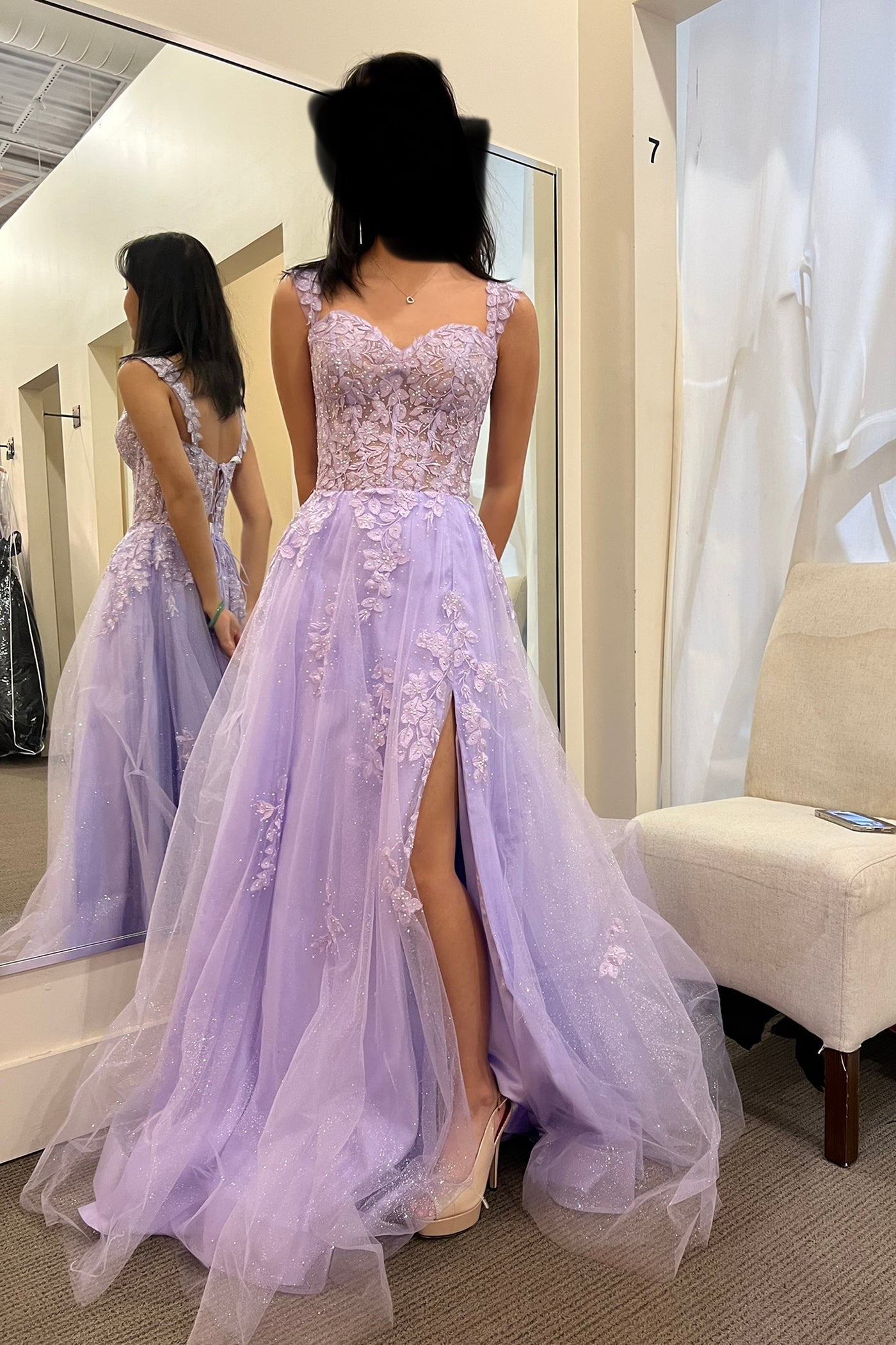 Elegante vestido de fiesta de tul con apliques de encaje y corte en A hasta el suelo con abertura lateral