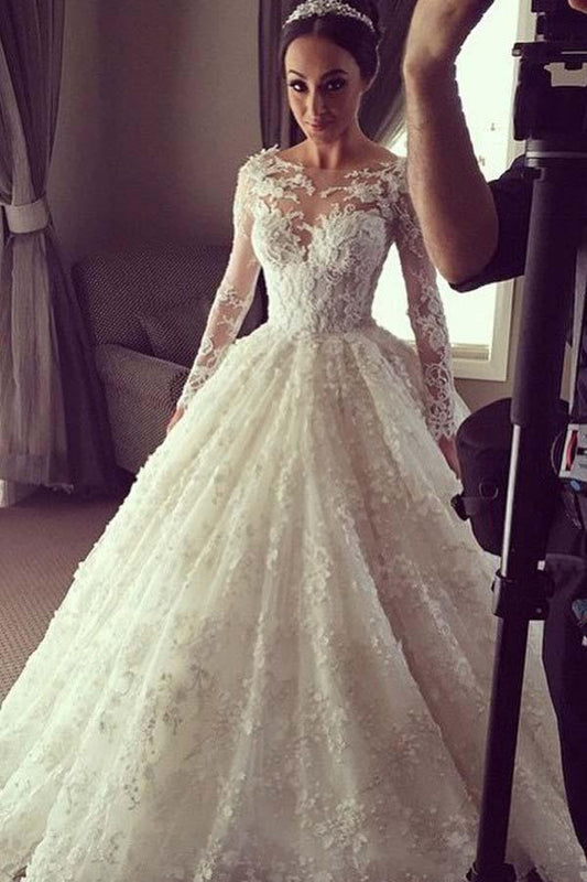Elegantes langes Ballkleid aus Spitze mit langen Illusionsärmeln