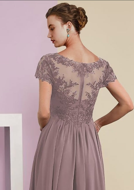 Vestido elegante e bonito para mãe, com mangas 3/4 e corte evasê em renda