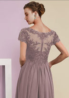 Vestido elegante e bonito para mãe, com mangas 3/4 e corte evasê em renda