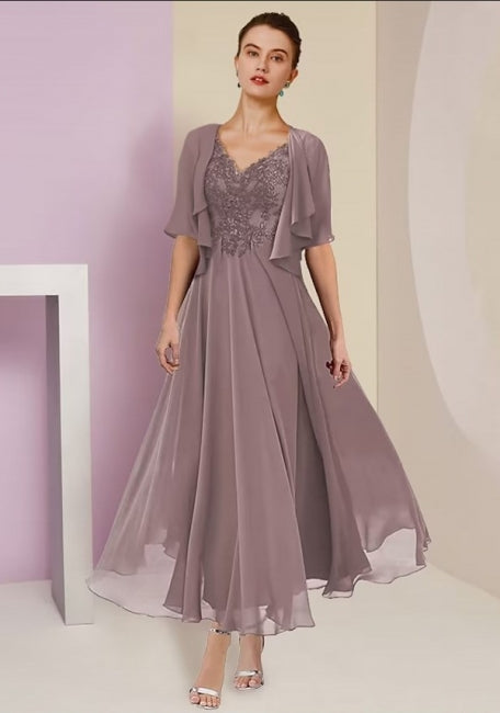 Vestido elegante e bonito para mãe, com mangas 3/4 e corte evasê em renda
