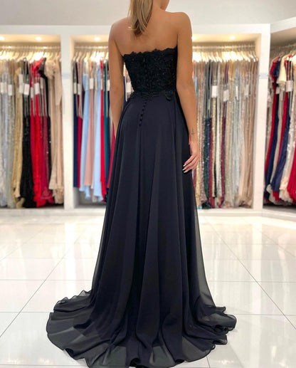 Elegante vestido de fiesta negro largo de gasa con escote en A y abertura