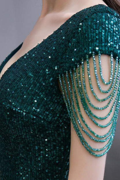 Elegantes langes Ballkleid mit Flügelärmeln und grünen Pailletten