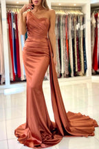 Robe de bal élégante corail, asymétrique, sans manches, sirène, longue jusqu'au sol en satin avec volants