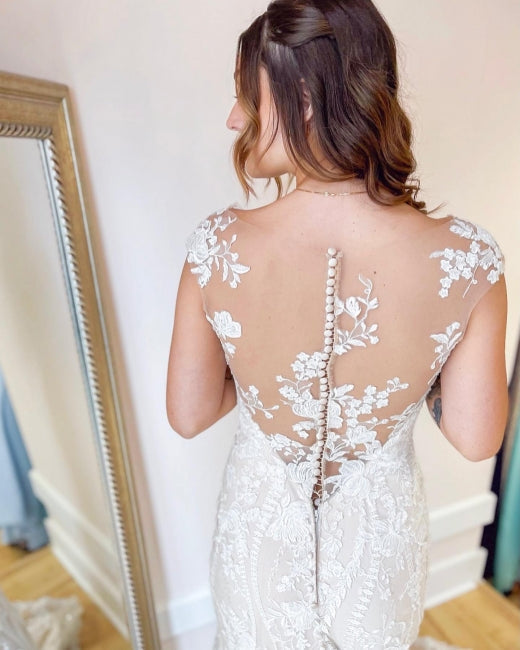 Elegante cremefarbene Meerjungfrau-Brautkleider mit Spitzenapplikationen 