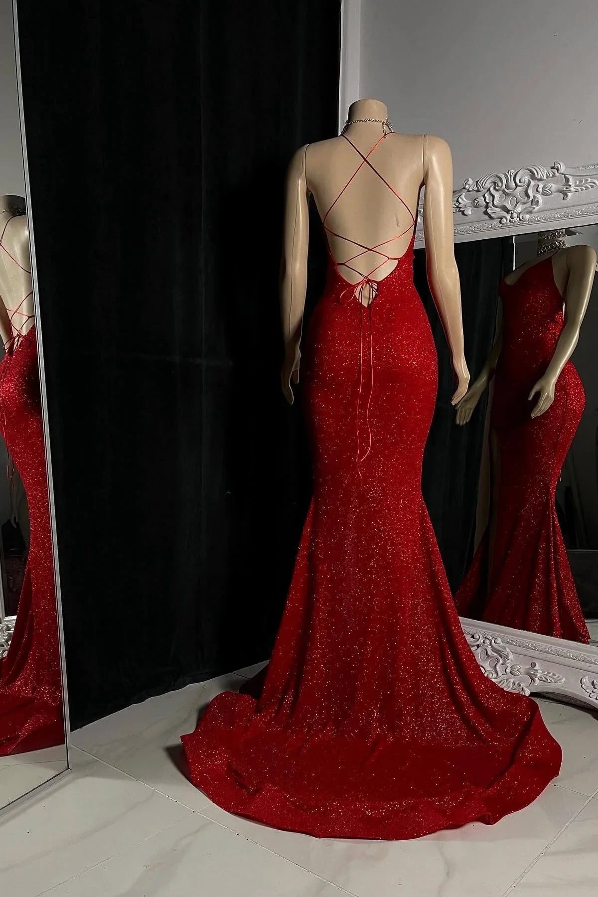 Abiti da sera eleganti con spalline incrociate, spacco frontale a sirena