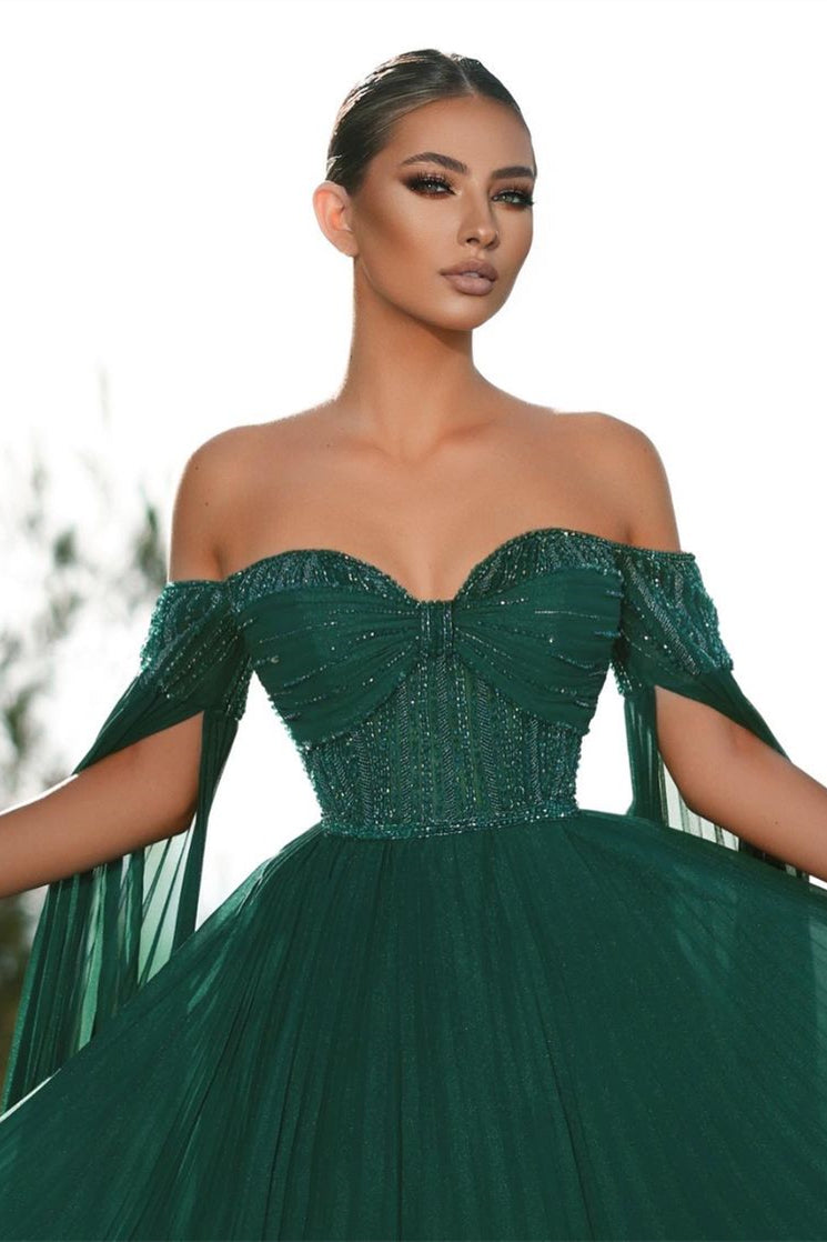 Vestido de baile elegante verde escuro com lantejoulas, decote ombro a ombro e corte em linha A