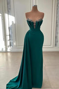 Elegante abito lungo da sera verde scuro a sirena senza spalline per ballo di fine anno