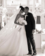 Vestidos de Noiva em Linha A com Aplicações Elegantes de Designer e Renda