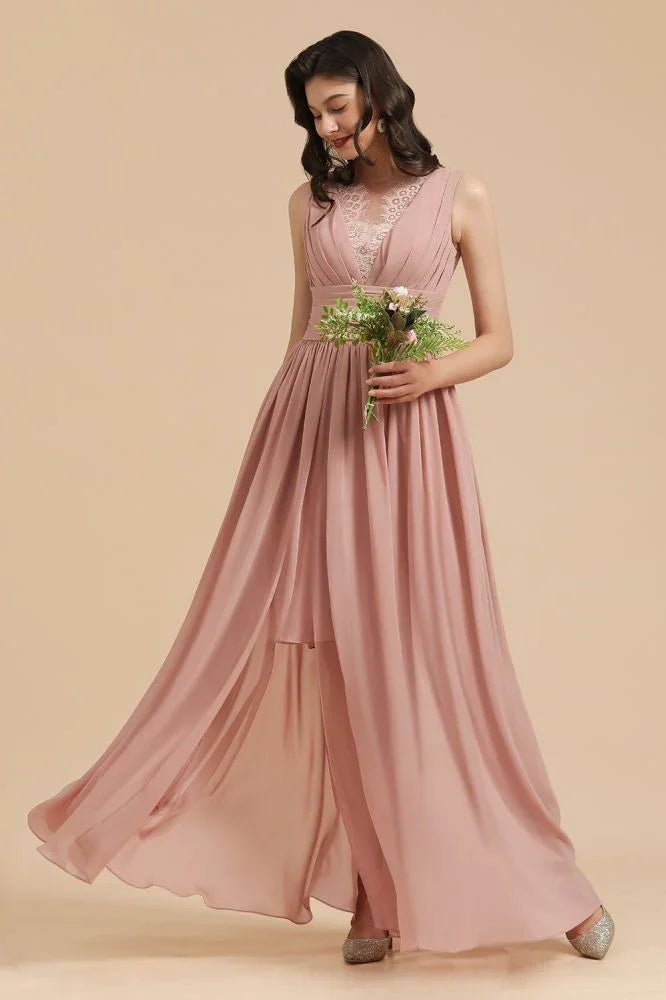 Elegante abito da damigella d'onore senza maniche in pizzo floreale rosa polveroso con spacco laterale per festa