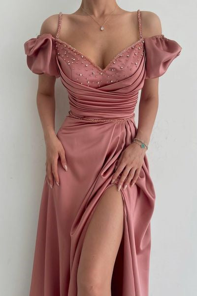 Elegante abito da sera rosa polvere scivolato sulle spalle a linea ad A con spacco