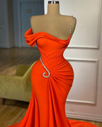 Vestido de baile elegante em cetim, comprimento até ao chão, com um ombro só, sem mangas, estilo sereia, com folhos