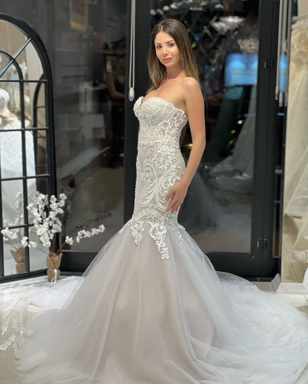 Vestido de Noiva Elegante Comprido até ao Chão, com Decote Coração, Sem Mangas, Estilo Sereia, em Renda com Apliques