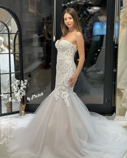 Elegantes bodenlanges, ärmelloses Meerjungfrau-Brautkleid aus Spitze mit Herzausschnitt und Applikationen