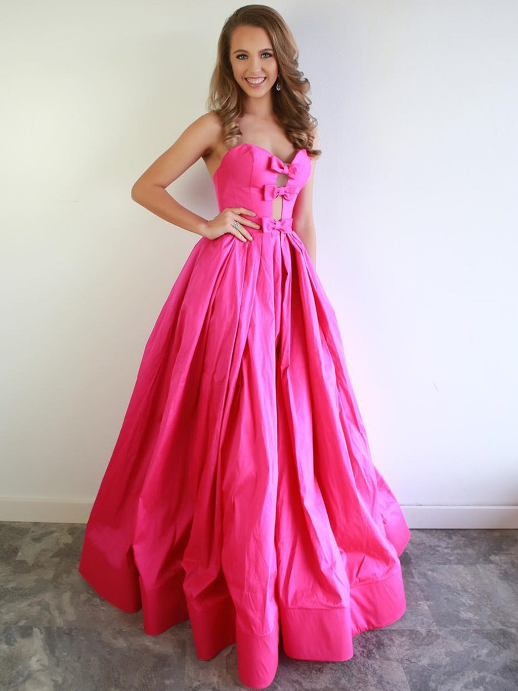 Elegantes Fuchsia Langes A-Linie Herzausschnitt Satin Abschlussballkleid