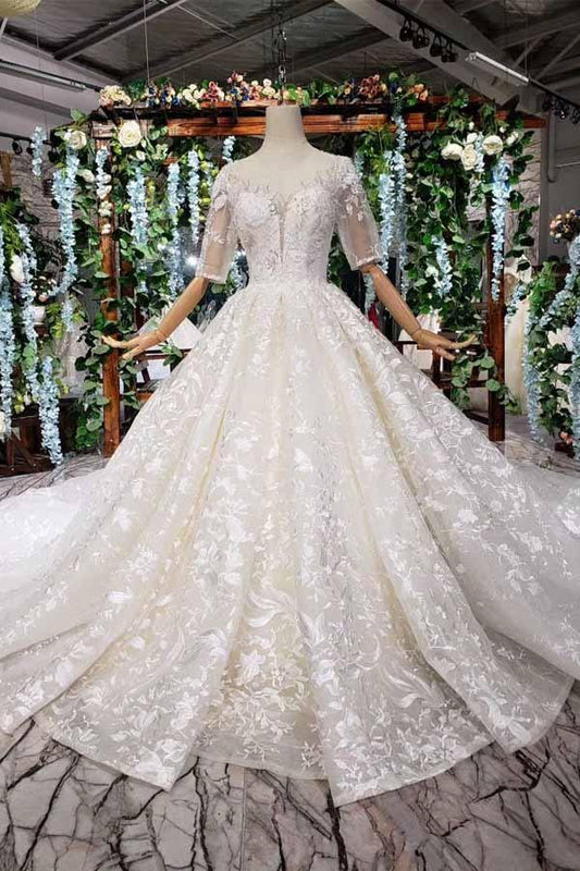 Elegantes halblanges Ballkleid mit Spitze und Herzausschnitt